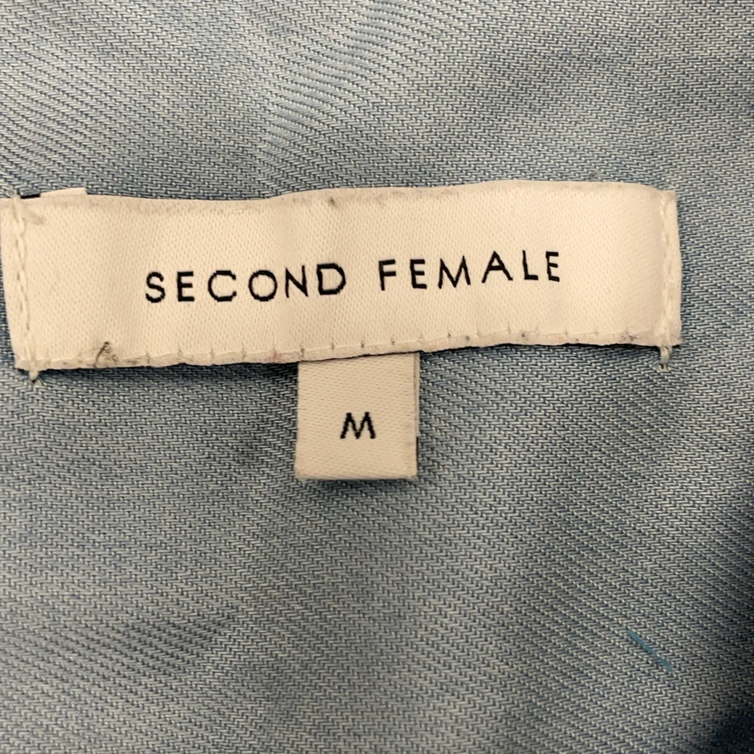 Second Female - bild 3