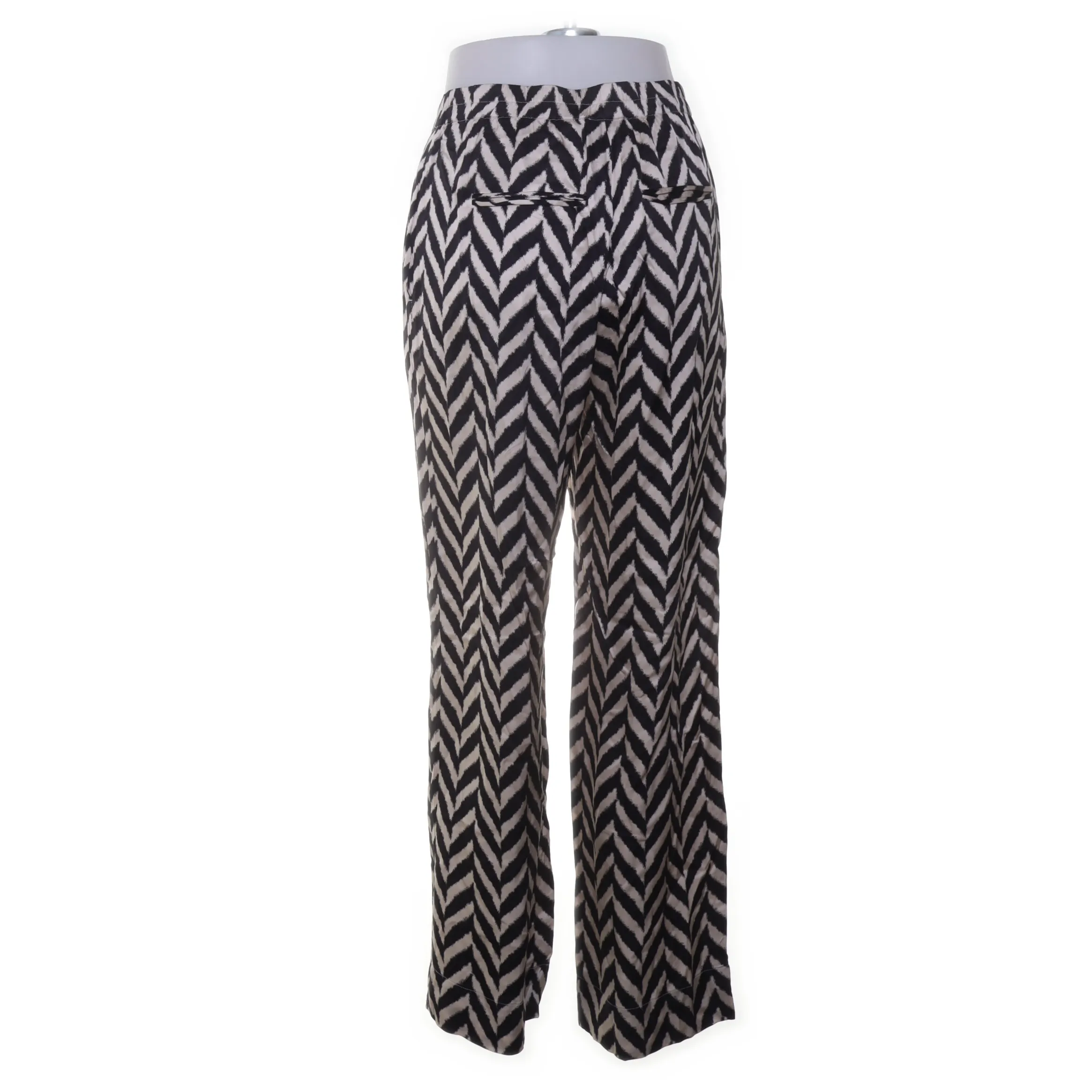 Second Female - bild 2