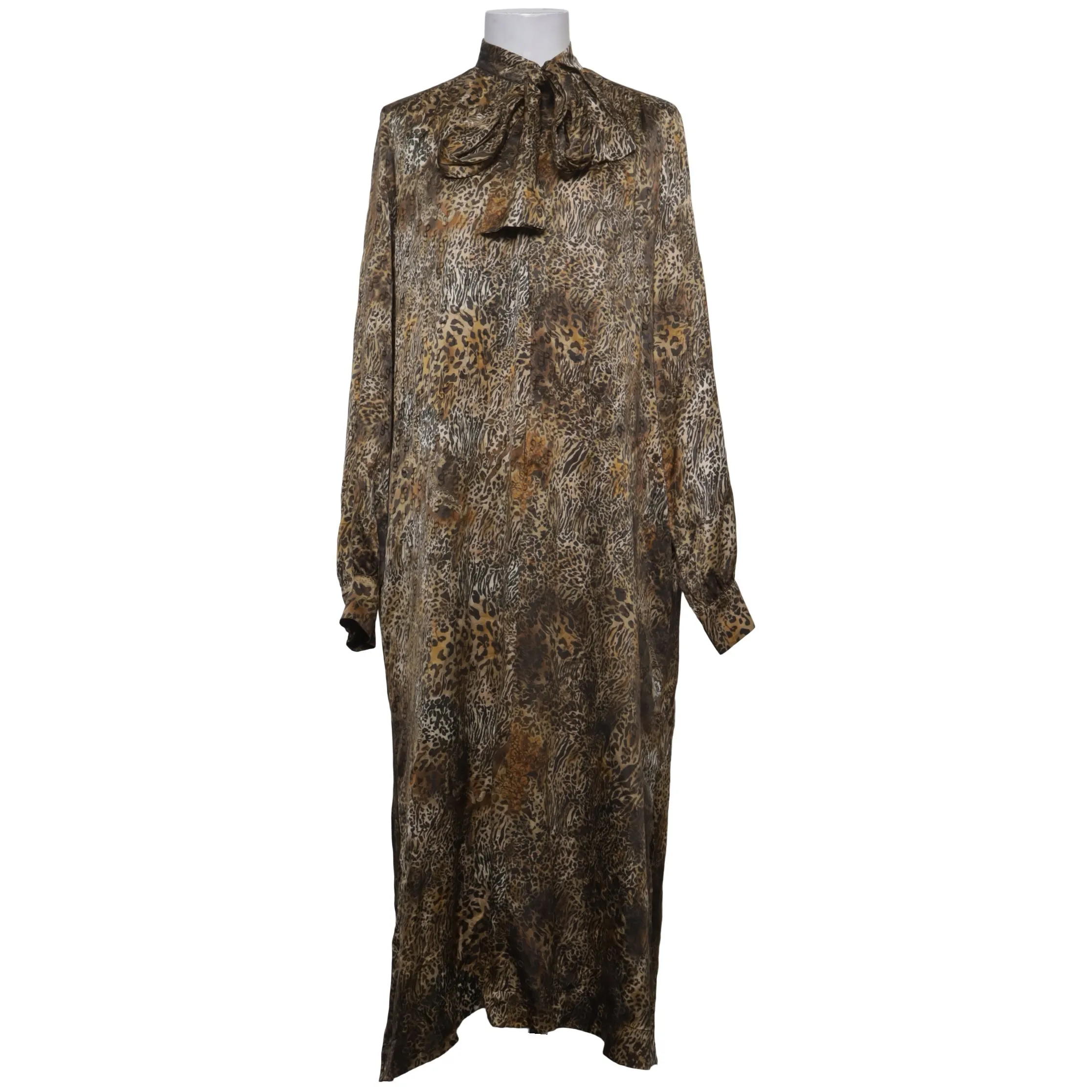 Buy second hand Saks Potts online at Sellpy